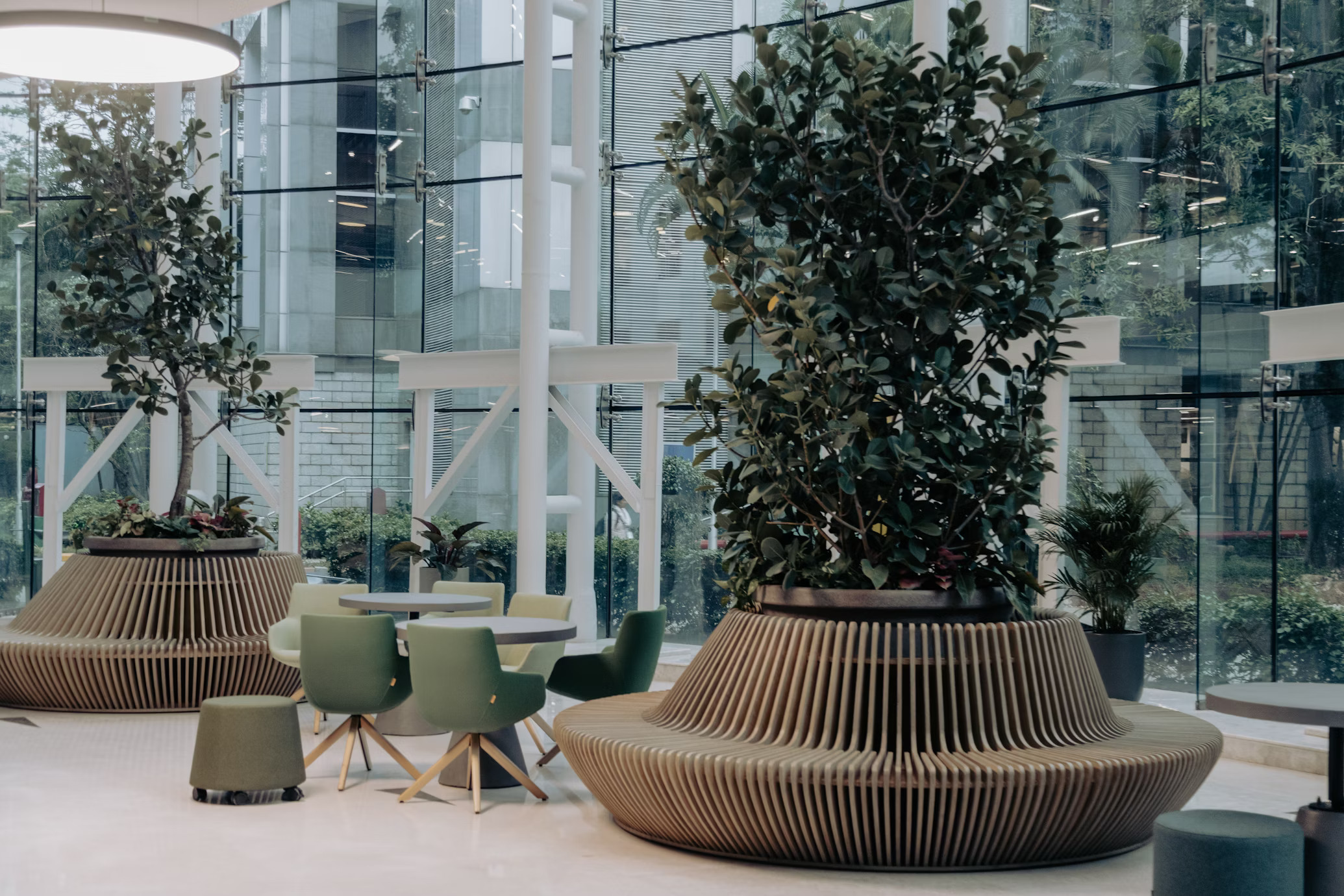 Bagaimana Eco-Friendly Office Bisa Hemat Biaya Operasional?